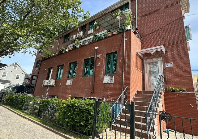 Photo 3 of House for sale at 6111 159th Street, Fresh Meadows, NY 11365 | MLS# 1008145 | Listing updated on 2026-09-14