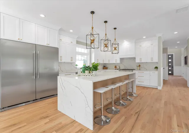 Photo 3 of Single family home for sale at 22 Northern Pkwy E, Oyster Bay, NY 11803 | MLS# 1008163 | Listing updated on 2026-09-13