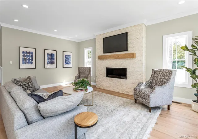 Photo 4 of Single family home for sale at 22 Northern Pkwy E, Oyster Bay, NY 11803 | MLS# 1008163 | Listing updated on 2026-09-13
