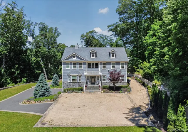Photo 2 of Single family home for sale at 261 Harbor Rd, Cold Spring Harbor, NY 11724 | MLS# 1008198 | Listing updated on 2026-10-25