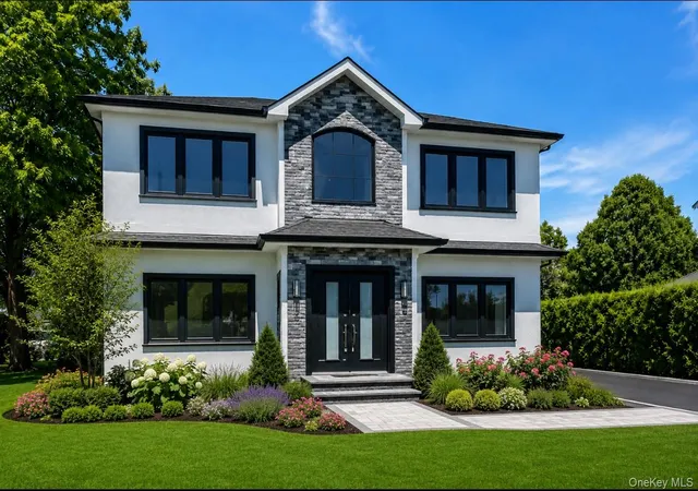 Photo 1 of Single family home for sale at 118 W Cherry St, Oyster Bay, NY 11801 | MLS# 1008430 | Listing updated on 2026-09-15