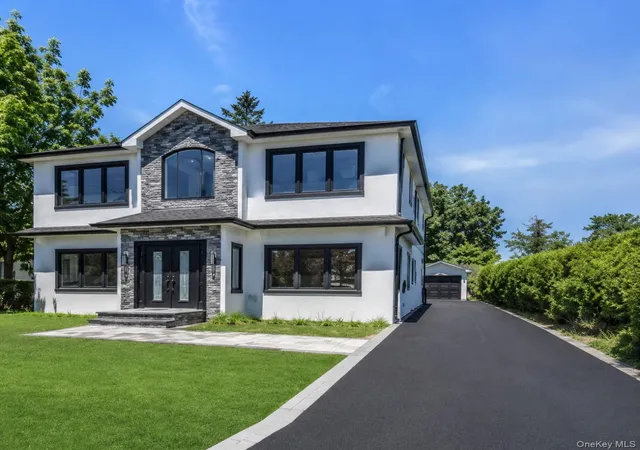 Photo 3 of Single family home for sale at 118 W Cherry St, Oyster Bay, NY 11801 | MLS# 1008430 | Listing updated on 2026-09-15