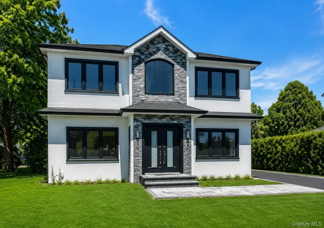 Photo 4 of Single family home for sale at 118 W Cherry St, Oyster Bay, NY 11801 | MLS# 1008430 | Listing updated on 2026-09-15