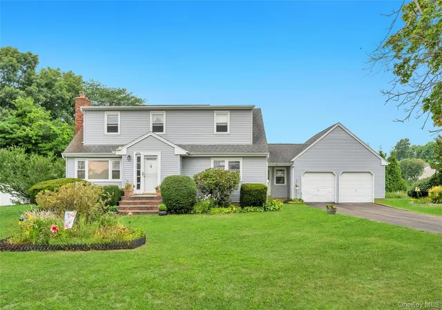Photo 2 of Sale Pending at 274 Johnson Ave, Islip, NY 11782 | MLS# 1008492 | Listing updated on 2026-09-11