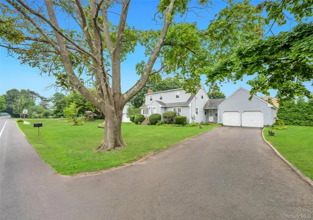 Photo 3 of Sale Pending at 274 Johnson Ave, Islip, NY 11782 | MLS# 1008492 | Listing updated on 2026-09-11
