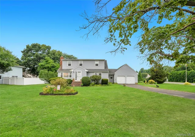 Photo 3 of Sale Pending at 274 Johnson Ave, Islip, NY 11782 | MLS# 1008492 | Listing updated on 2026-09-11