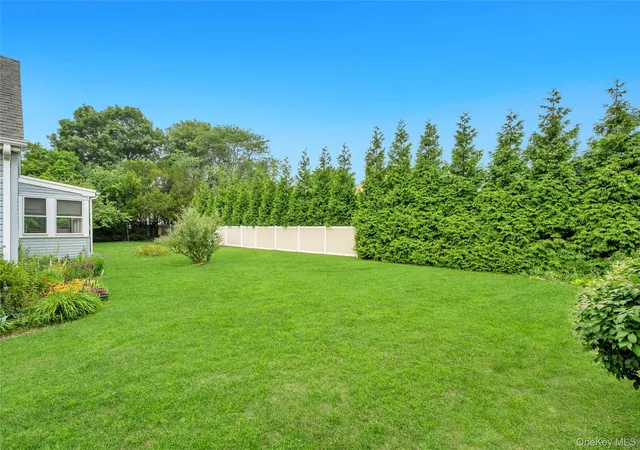 Photo 4 of Sale Pending at 274 Johnson Ave, Islip, NY 11782 | MLS# 1008492 | Listing updated on 2026-09-11