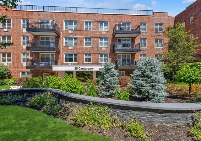 Photo 1 of Sale Pending at 25 Canterbury Rd #1F, North Hempstead, NY 11021 | MLS# 1008724 | Listing updated on 2026-09-11