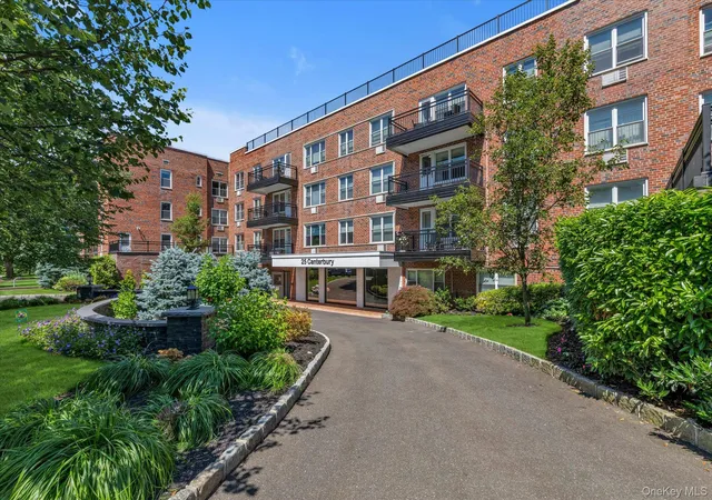Photo 2 of Sale Pending at 25 Canterbury Rd #1F, North Hempstead, NY 11021 | MLS# 1008724 | Listing updated on 2026-09-11