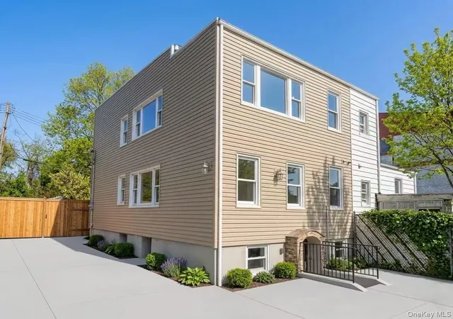 Photo 1 of House for sale at 5752 75th Street, New York, NY 11379 | MLS# 1009822 | Listing updated on 2026-09-13