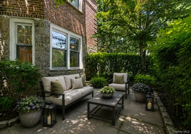 Photo 1 of Condo for sale at 9 Sentry Pl #Garden, Scarsdale, NY 10583 | MLS# 1010076 | Listing updated on 2026-09-10
