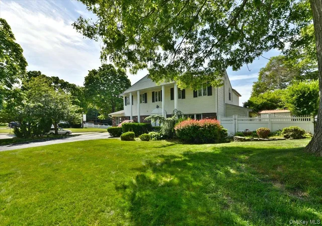 Photo 3 of Single family home for sale at 22 Chatham Rd, Commack, NY 11725 | MLS# 1010112 | Listing updated on 2026-09-10