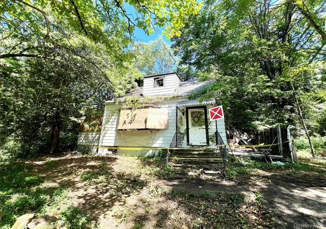 Photo 2 of Single family home for sale at 11 Knolls Rd, Poughkeepsie, NY 12601 | MLS# 1010259 | Listing updated on 2026-09-11