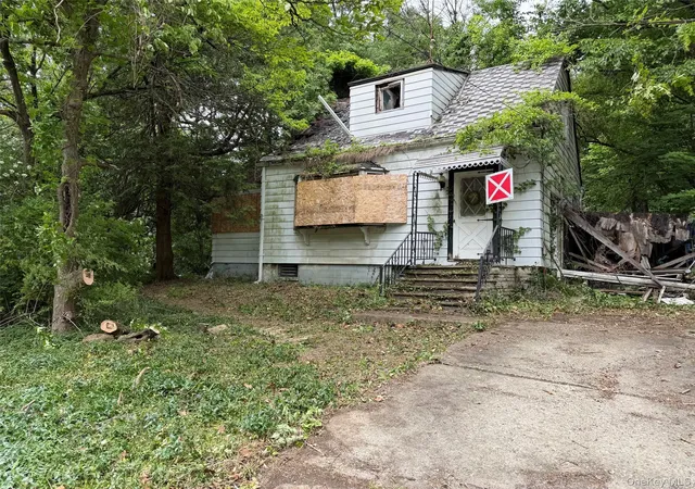 Photo 3 of Single family home for sale at 11 Knolls Rd, Poughkeepsie, NY 12601 | MLS# 1010259 | Listing updated on 2026-09-11