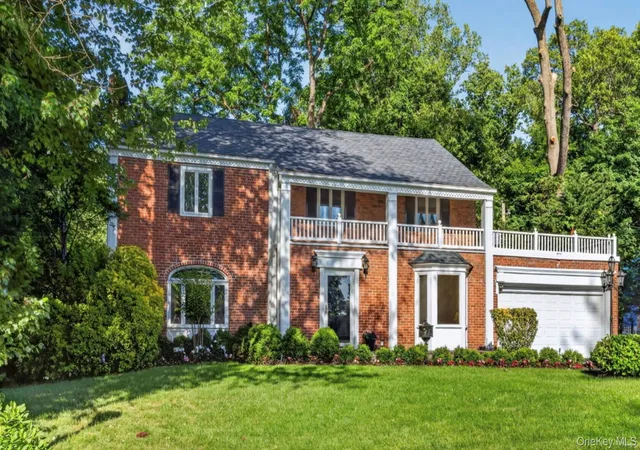 Photo 1 of Single family home for sale at 190 Sussex Dr, Manhasset, NY 11030 | MLS# 1010365 | Listing updated on 2026-09-13