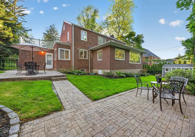Photo 3 of Single family home for sale at 190 Sussex Dr, Manhasset, NY 11030 | MLS# 1010365 | Listing updated on 2026-09-13