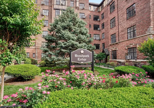 Photo 1 of Condo for sale at 2 Westchester Ave #4J, White Plains, NY 10601 | MLS# 1010673 | Listing updated on 2026-09-18