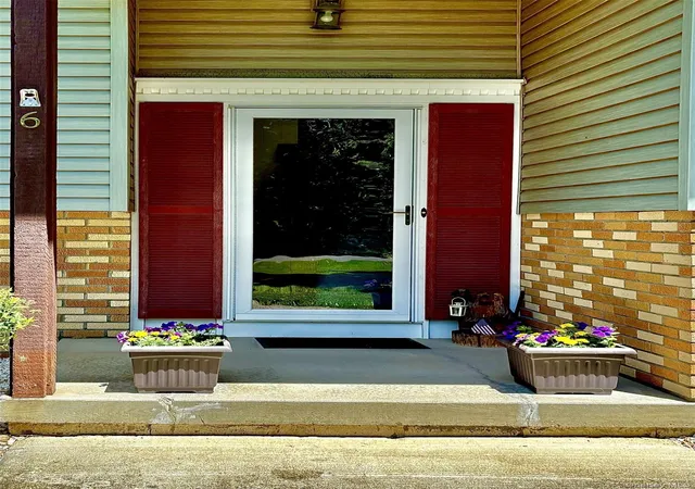 Photo 28 of Sale Pending at 6 Kipsbergen Dr, Rhinebeck, NY 12572 | MLS# 1011291 | Listing updated on 2026-10-03