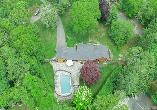 Photo 2 of Single family home for sale at 19 Groveland Ave, Southampton, NY 11942 | MLS# 1011535 | Listing updated on 2026-09-14