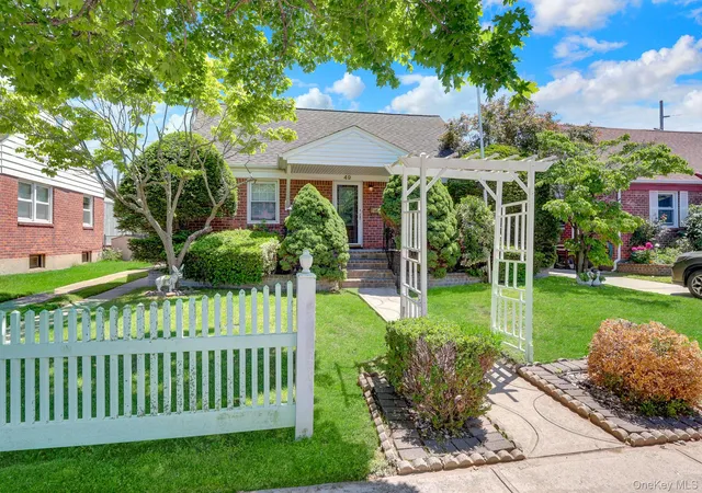 Photo 3 of Single family home for sale at 49 Mcalester Ave, Oyster Bay, NY 11801 | MLS# 1011817 | Listing updated on 2026-09-12