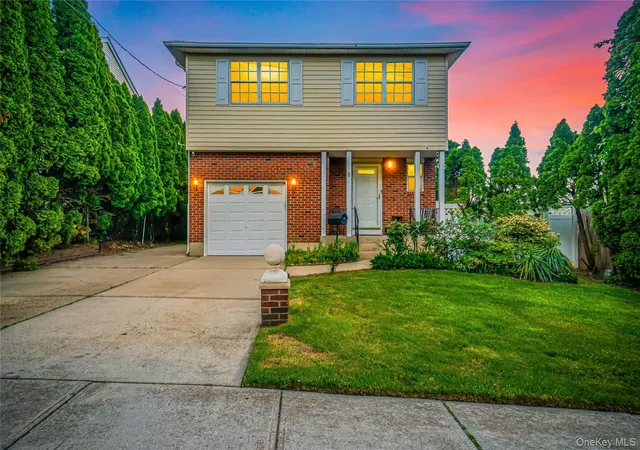 Photo 1 of Single family home for sale at 8 8th Street, North Hempstead, NY 11040 | MLS# 1012060 | Listing updated on 2026-09-12