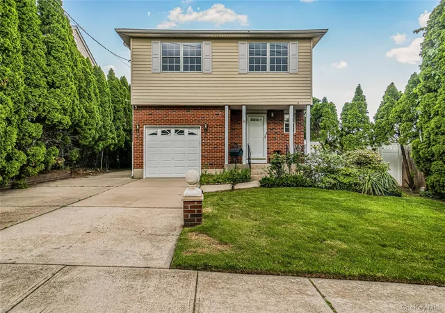 Photo 2 of Single family home for sale at 8 8th Street, North Hempstead, NY 11040 | MLS# 1012060 | Listing updated on 2026-09-12