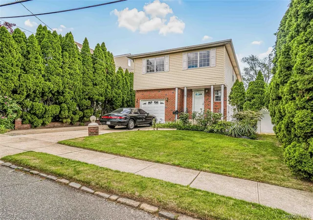 Photo 3 of Single family home for sale at 8 8th Street, North Hempstead, NY 11040 | MLS# 1012060 | Listing updated on 2026-09-12