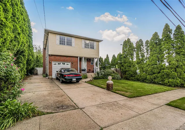Photo 3 of Single family home for sale at 8 8th Street, North Hempstead, NY 11040 | MLS# 1012060 | Listing updated on 2026-09-12