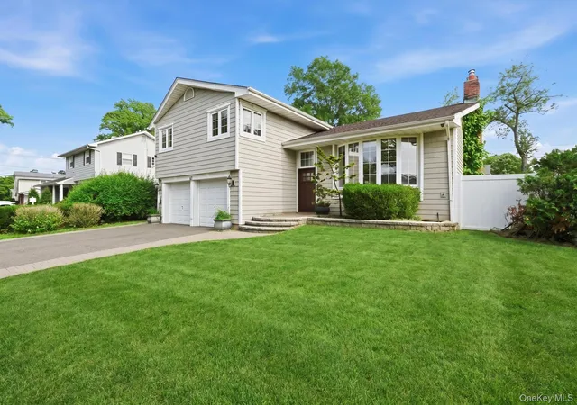 Photo 3 of Sale Pending at 47 Orange Dr, Oyster Bay, NY 11753 | MLS# 1012091 | Listing updated on 2026-09-15