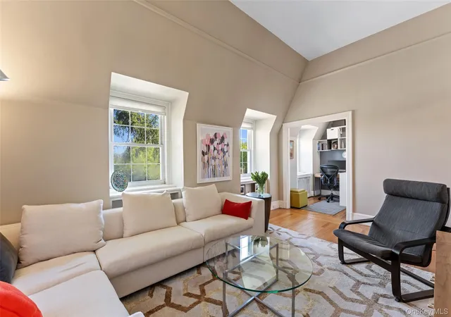 Photo 3 of Condo for sale at 2 Alden Pl #4D, Eastchester, NY 10708 | MLS# 1012296 | Listing updated on 2026-10-04