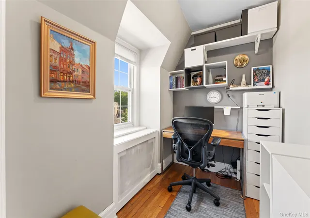 Photo 3 of House for sale at 2 Alden Pl #4D, Eastchester, NY 10708 | MLS# 1012296 | Listing updated on 2026-10-04