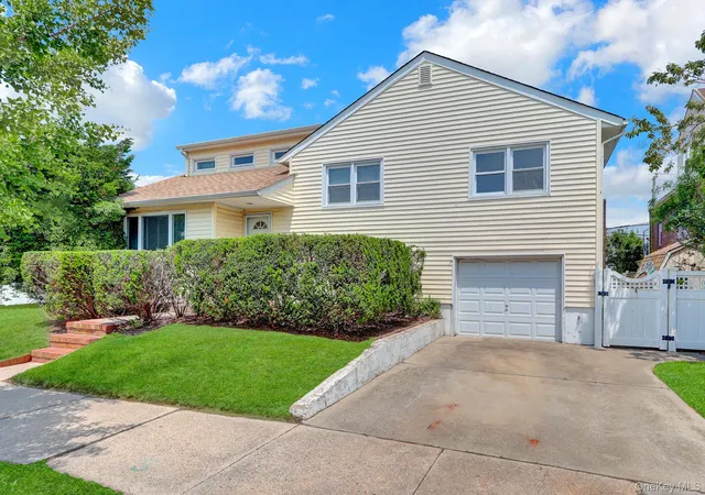 Photo 1 of Single family home for sale at 335 E State St, Long Beach, NY 11561 | MLS# 1012542 | Listing updated on 2026-09-11