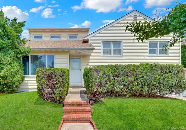 Photo 2 of Single family home for sale at 335 E State St, Long Beach, NY 11561 | MLS# 1012542 | Listing updated on 2026-09-11
