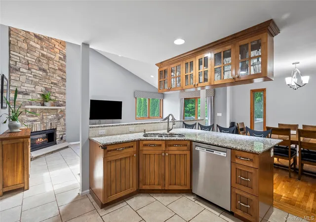 Photo 3 of Sale Pending at 6 Barry Ct, Valley Cottage, NY 10989 | MLS# 1013202 | Listing updated on 2026-09-09