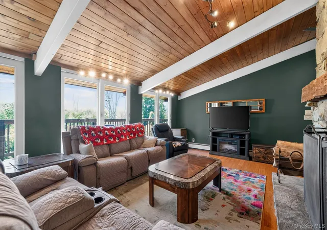Single family home for sale at 424 Laroe Rd, Chester Town, NY 10918 | MLS# 1013375