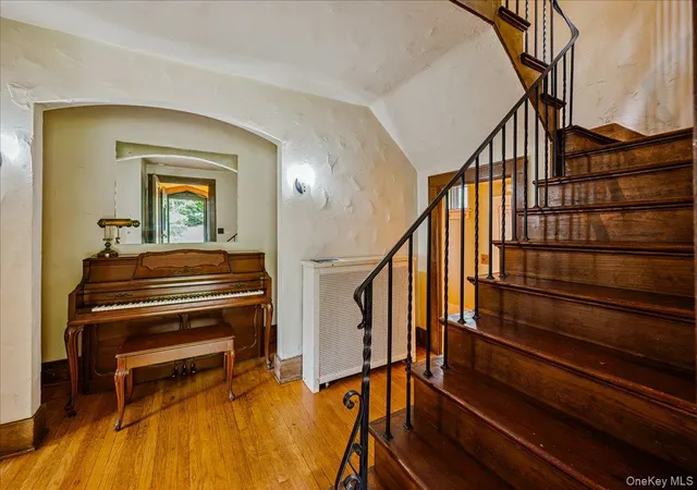 Photo 4 of Single family home for sale at 43 Pinecrest Pkwy, Greenburgh, NY 10706 | MLS# 1013607 | Listing updated on 2026-09-13