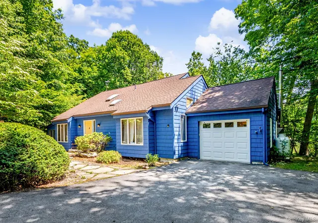 Photo 1 of Single family home for sale at 4 Loggers Ct, Carmel, NY 10512 | MLS# 1013887 | Listing updated on 2026-09-15