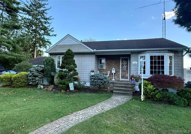 Photo 1 of Single family home for sale at 685 Seabury Ave, Hempstead, NY 11010 | MLS# 1013966 | Listing updated on 2026-09-11