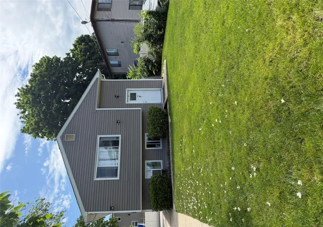 Photo 1 of Single family home for sale at 33 Washington Ave, Deer Park, NY 11729 | MLS# 1014105 | Listing updated on 2026-09-10