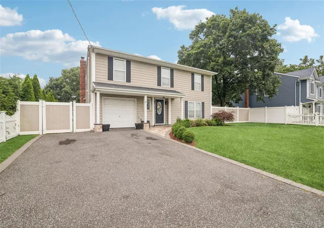 Photo 3 of Single family home for sale at 47 Parsnip Pond Rd, Brookhaven, NY 11755 | MLS# 1015205 | Listing updated on 2026-09-13