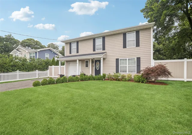 Photo 3 of Single family home for sale at 47 Parsnip Pond Rd, Brookhaven, NY 11755 | MLS# 1015205 | Listing updated on 2026-09-13