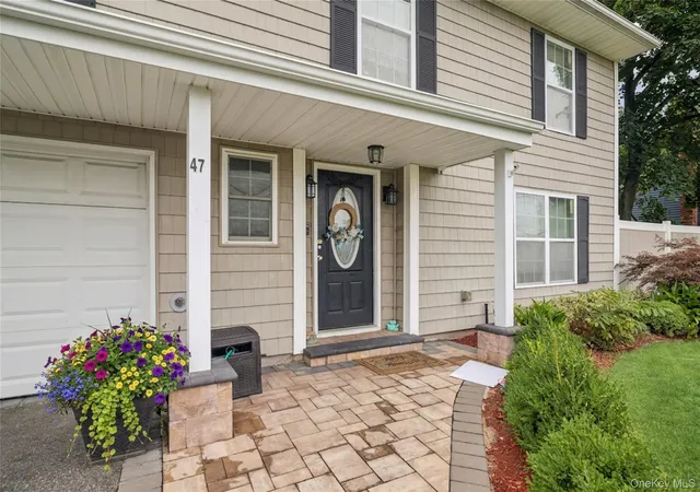 Photo 4 of Single family home for sale at 47 Parsnip Pond Rd, Brookhaven, NY 11755 | MLS# 1015205 | Listing updated on 2026-09-13