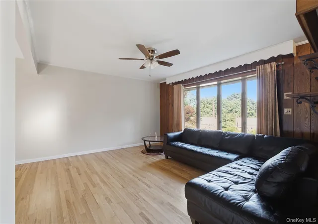 Photo 3 of Single family home for sale at 3 Hardy Pl, Yonkers, NY 10703 | MLS# 1015661 | Listing updated on 2026-09-13