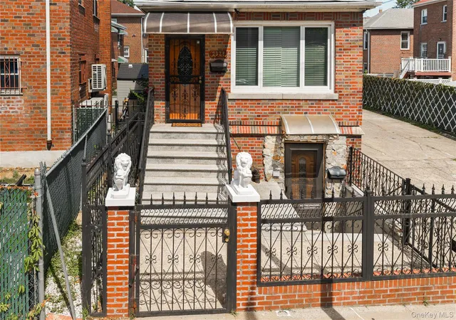 Photo 3 of Multi family home for sale at 2328 Williamsbridge Rd, New York, NY 10469 | MLS# 1015976 | Listing updated on 2026-09-30