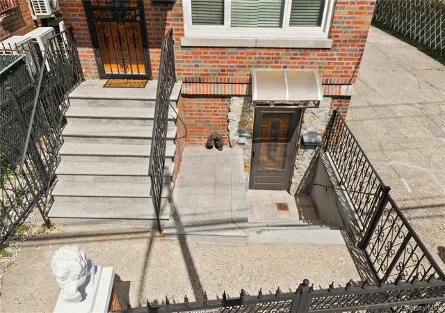 Photo 3 of House for sale at 2328 Williamsbridge Rd, New York, NY 10469 | MLS# 1015976 | Listing updated on 2026-09-30