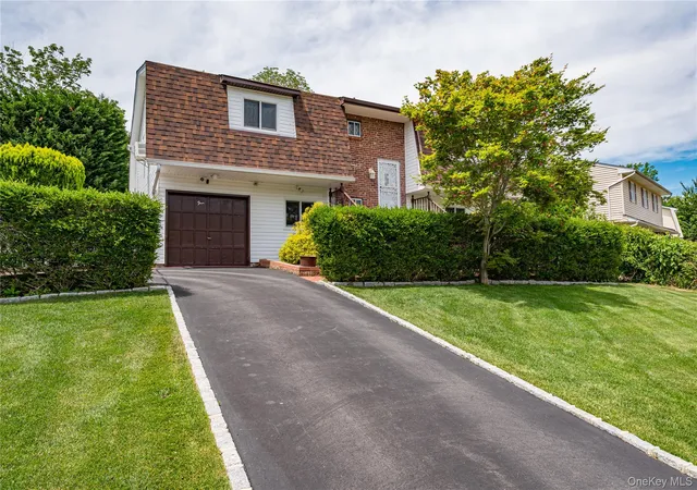 Single family home for sale at 4 Bowman Ln, Smithtown, NY 11754 | MLS# 1015982