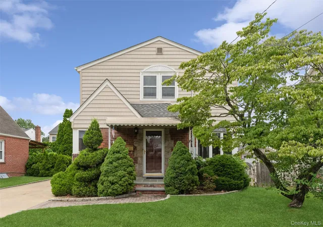 Photo 2 of Sale Pending at 163 Bregman Ave, North Hempstead, NY 11040 | MLS# 1016013 | Listing updated on 2026-09-10
