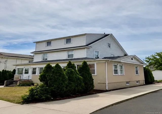 Photo 2 of Sale Pending at 29 Loretta St, Inwood, NY 11096 | MLS# 1016067 | Listing updated on 2026-09-14