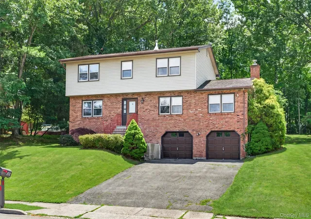 Photo 3 of Sale Pending at 33 Winchester Dr, Monroe, NY 10950 | MLS# 1016143 | Listing updated on 2026-09-10