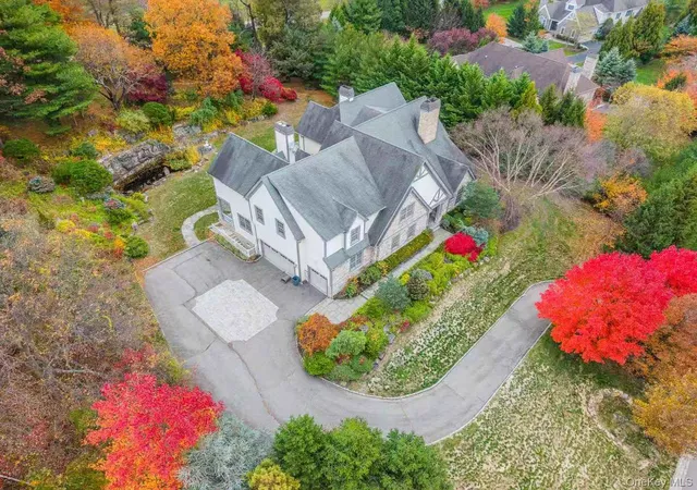 Photo 2 of Mansion for sale at 5 Westgate Rd, Oyster Bay, NY 11791 | MLS# 1016748 | Listing updated on 2026-09-13